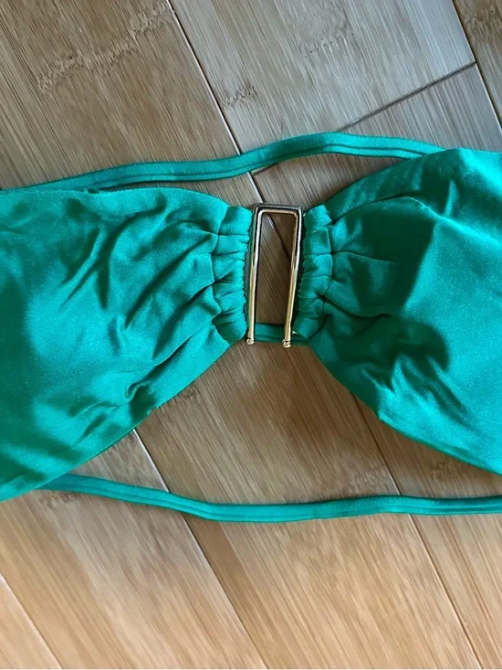 Green Two-Piece Bikini Set with Skirt - Picture 2 of 3